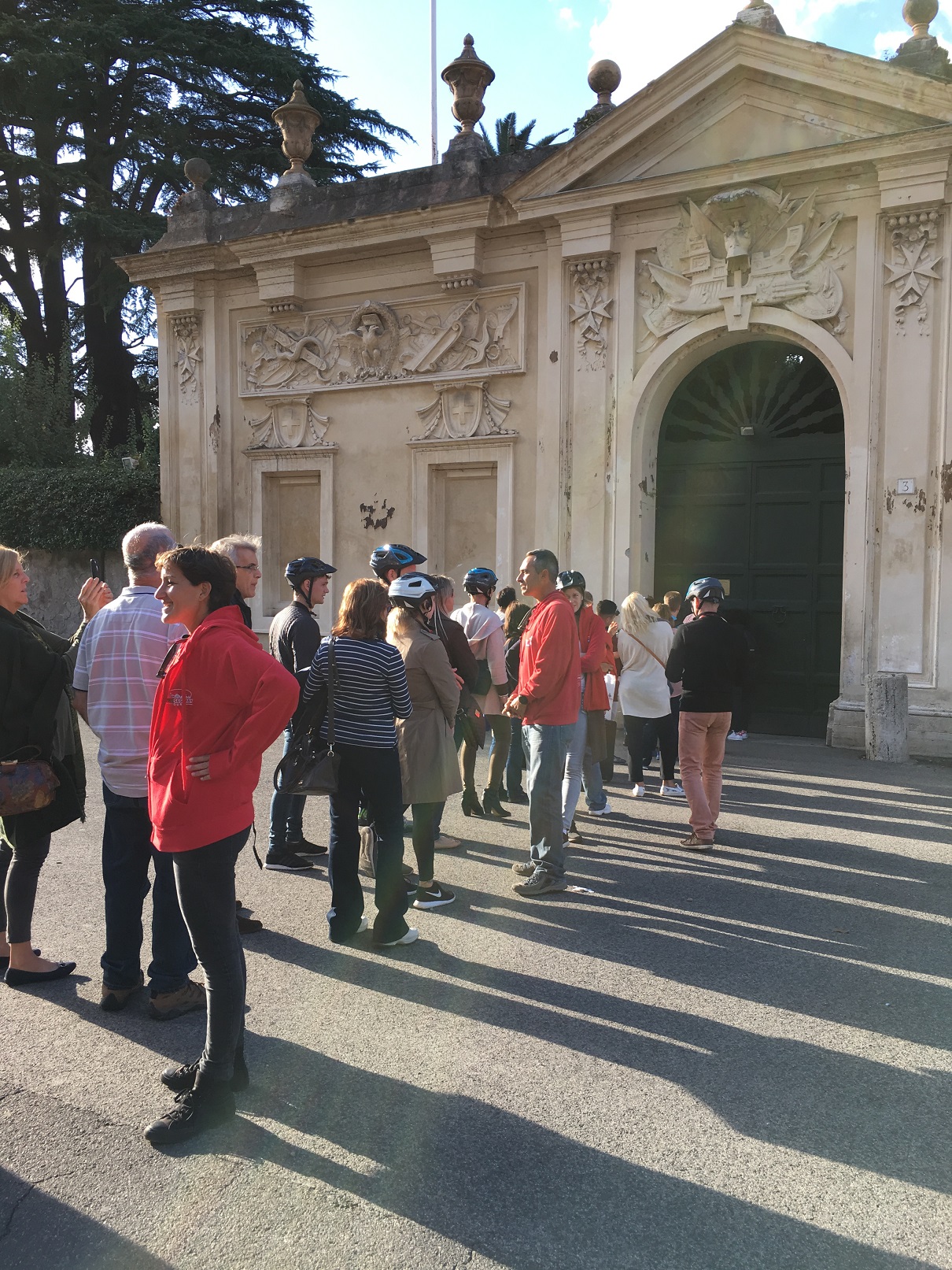 People lining up to look through the keyhole of the Knights of Malta's headquarters in Rome